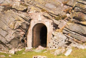 Tontorraren azpiko gotorlekuaren sarrera