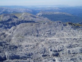 Auñamenditik ikusita; atzean Lapakiza eta Txamantxoia