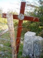 Gurutzea eta mugarria tontorrean