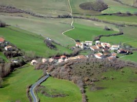 Ultzurrun Olloko bailaran, gandorraren itzalpetik aterata