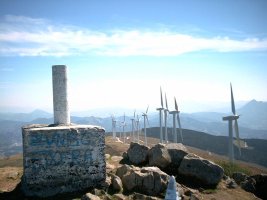 Oiz mendiko tontorra eta parke eolikoa