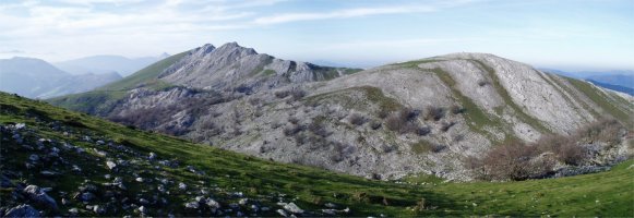 Aloña mendikatea hego-ekialdetik ikusita