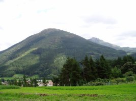 Ipar-mendebaldetik ikusita