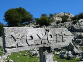 Xoxoteko bidea erakusten duen seinalea