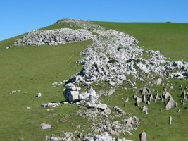Mendebaldetik tontorreraino luzatzen den haitz zerrenda