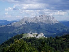 Andasto eta Udalaitz Zabalaunditik ikusita