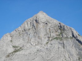 Una pi?mide de roca perfecta