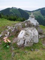 Aizketako buzoia eta oroigarria