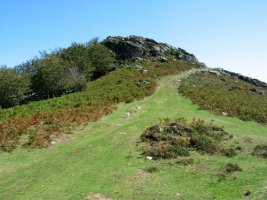 Olegiko muinoa, Irakurri eta Iruñarri artean