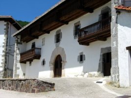 Zilbetiko etxe baten atari dotorea