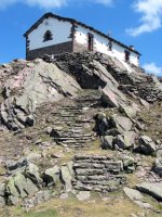 Azken txanpa. Harrizko mailak ermitara igotzeko.