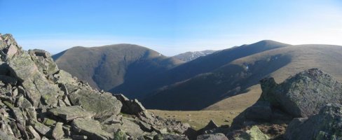 El Saoia (izq) y el Okolin (dcha) desde el Gartzaga
