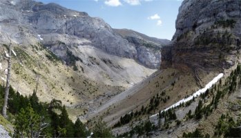 Fon Blancatik Gorizeko lepora igotzen den bidetik ikuspegia