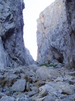 La Jenduda kanala, gora begira