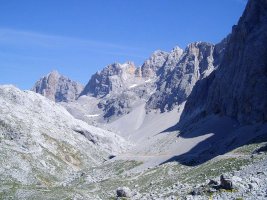 Picos de Santa Ana eta Torre de Los Horcados Rojos hego-ekialdetik ikusita