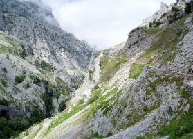 Puente Poncebosetik abiatuta bidearen hasiera