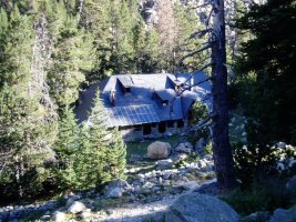 Estany Llong aterpea