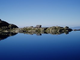 Colomina aterpea eta izen bereko aintzira