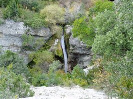 Urjauzi bat arroilaren erdialdeko bailaran