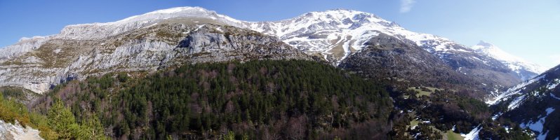 Gabarditotik igotzen den bidetik ikusita