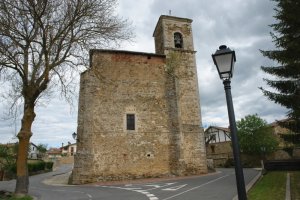 Eliza, herriaren erdian dago