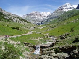 Bernera eta Llana del Boso Saleras aterpearen ingurutik ikusita