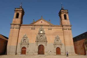 Monastegi berria, gain aldean