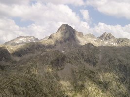 Ipar-mendebaldetik ikusita