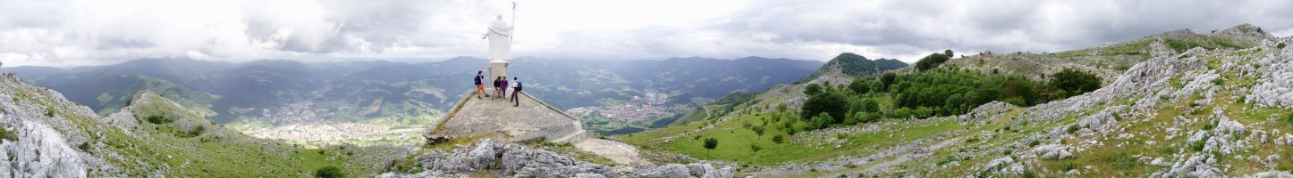 Inazio Donea Loiolara begira