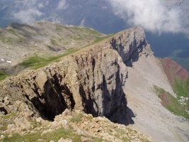 Iparraldeko hormak tontorretik ikusita