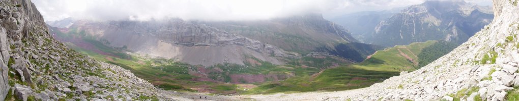 Hego-mendebaldeko hormako atakatik behera begira