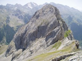 Tontor nagusia mendebaldeko tontorretik ikusita