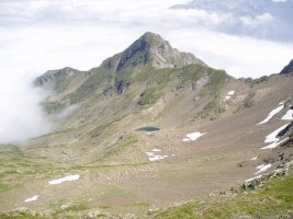 Isabeko aintziratik igotzen den bideak zeharkatzen duen eremua mendebaldeko gandorretik ikusita