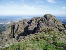 Txurrumurru eta Irumugarrieta hegoaldetik ikusita