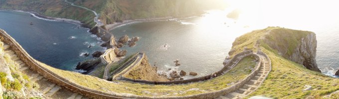 Ermitara igotzen den bide bihurria