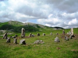 "Harrespil" modernoa Organbideko lepoan