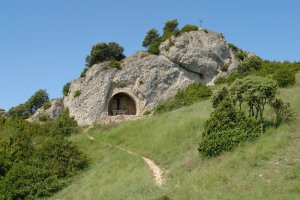 Harpe batean egindako ermita, San Cipriano ermitaren inguruan.