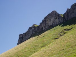 Ipar-mendebaldetik, Menerdigara igotzen den bidetik ikusita