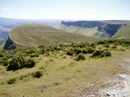 Ungino eta Iturrigorri Eskutxitik jaisten den bidetik ikusita