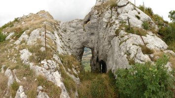 Tontorren arteko zuloa