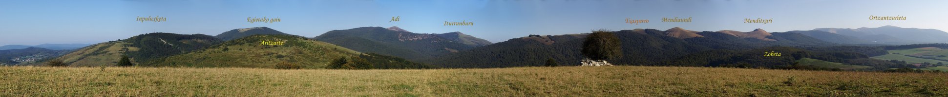 Sorogain inguruko mendiak Errebeluko gailurretik