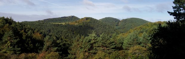 Lareki eta inguruko mendiak Azparrengo bidetik