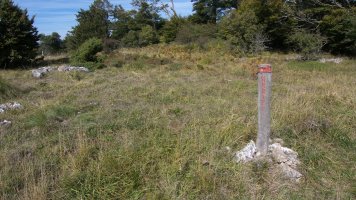 Mendiaren izena erakusten duen esola.