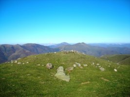 Urdanarre hegoko harrespila.