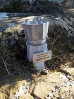 Trinkete taldeak jarriako buzoi originala