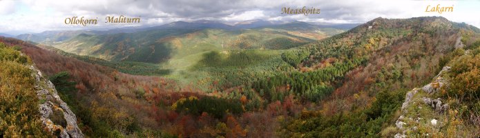 Lakarri eta inguruko mendiak Beltzunegi Harritik