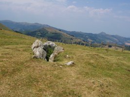 Pilotasoro, eta atzean Isterbegi mendia