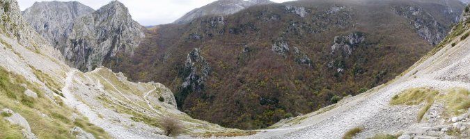 Urdón eta Tresviso arteko bidearen pasarte batetatik ikuspegi zabala