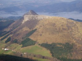 Sarastarri eta Agaotz arteko lepotik ikusita, hego-ekialdetik ikusita