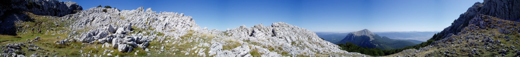 San Adrindik igotzen den bidetik ikuspegi zabala
